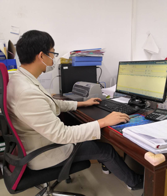 圖為李三林同志開(kāi)展現(xiàn)場(chǎng)值班 .png