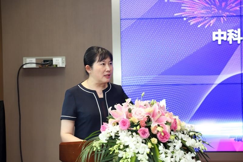 中國科學(xué)院科技產(chǎn)業(yè)化網(wǎng)絡(luò)聯(lián)盟副秘書長、中科中建產(chǎn)業(yè)研究院院長史麗瑩介紹研究院情況.jpg 中國科學(xué)院科技產(chǎn)業(yè)化網(wǎng)絡(luò)聯(lián)盟副秘書長、中科中建產(chǎn)業(yè)研究院院長史麗瑩介紹研究院情況.jpg